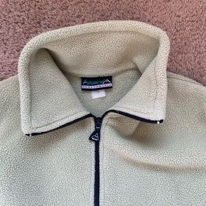 VINTAGE GREEN VEST !!